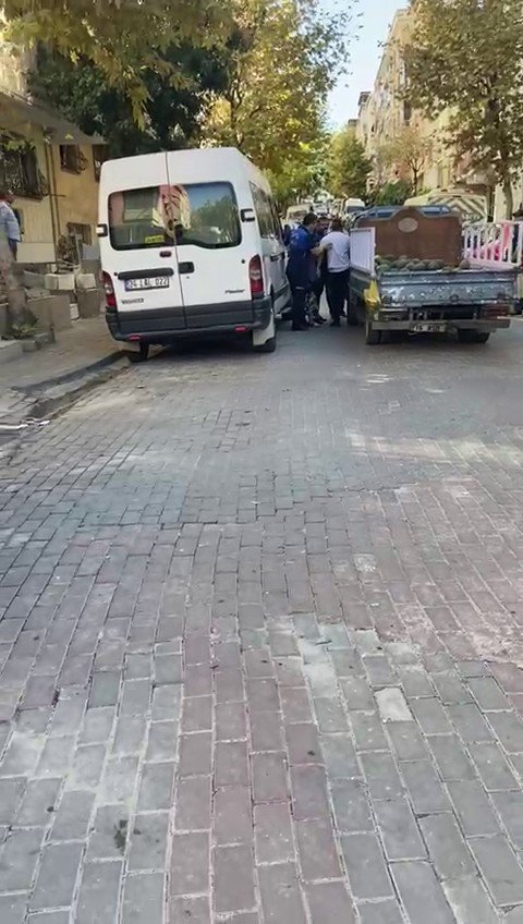 Güngören’de Zabıtadan Seyyar Satıcıya Ailesinin Yanında Tokat