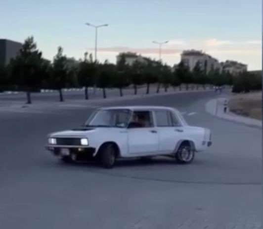 “Hadi Çocuklar Okulunuza Piyasa Bize Emanet” Diyerek Drift Attı, Polise Yakalandı