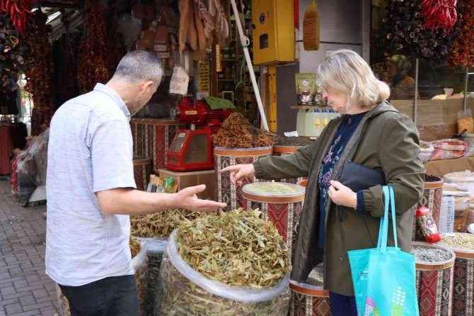 Havalar Soğudu, Vatandaşlar Aktarların Yolunu Aşındırmaya Başladı