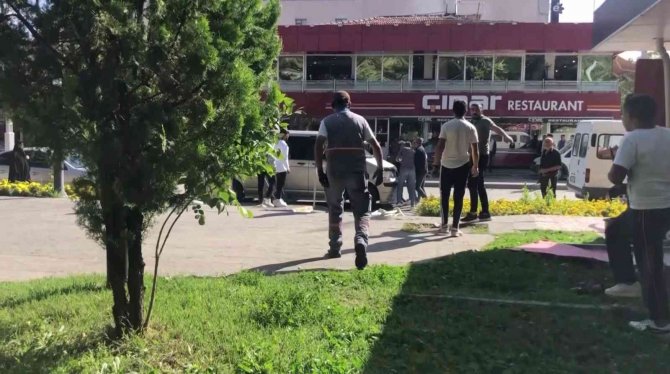 İ̇ki Grup Arasındaki Kavga Cep Telefonu Kamerasına Yansıdı