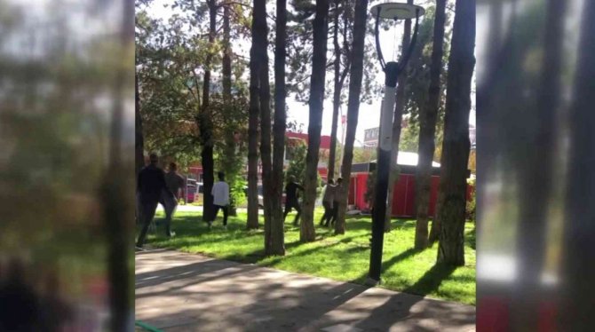 İ̇ki Grup Arasındaki Kavga Cep Telefonu Kamerasına Yansıdı