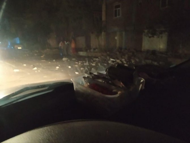 İ̇ran’da 5.4 Büyüklüğünde Deprem: 276 Yaralı