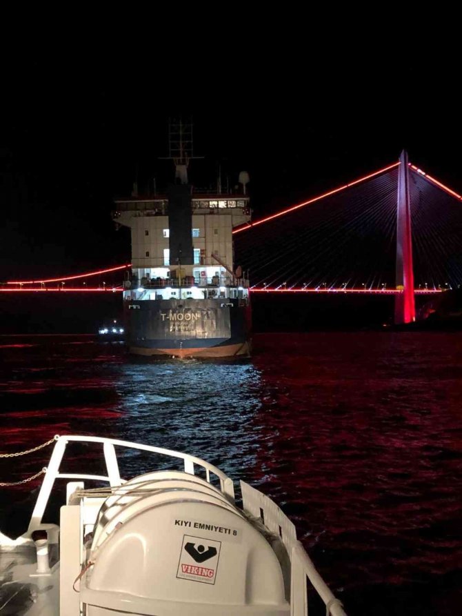 İ̇stanbul Boğazı’nda Arıza Yapan Gemi Kurtarılarak Demirletildi