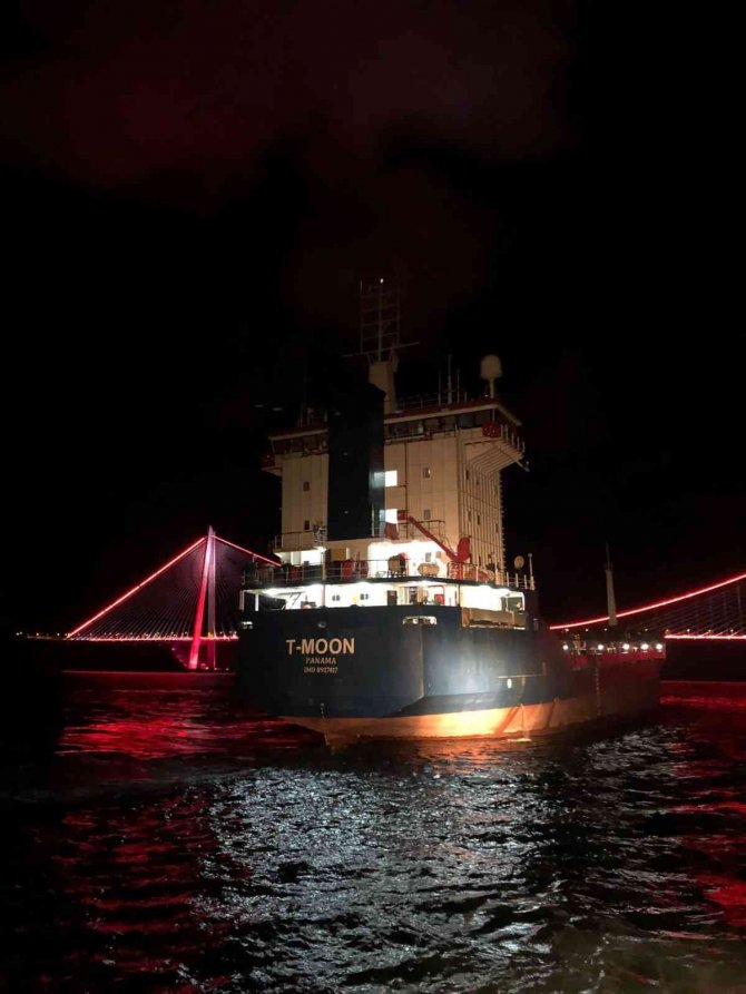 İ̇stanbul Boğazı’nda Arıza Yapan Gemi Kurtarılarak Demirletildi