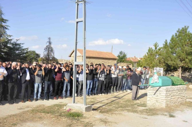 Karaman’da Köpeğin Saldırısı Sonucu Ölene Kadın Toprağa Verildi