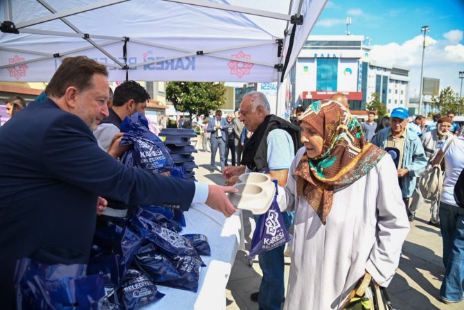 Karesi Belediyesi’nden Sokak Hayvanlarına 2 Ton Mama