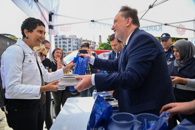 Karesi Belediyesi’nden Sokak Hayvanlarına 2 Ton Mama