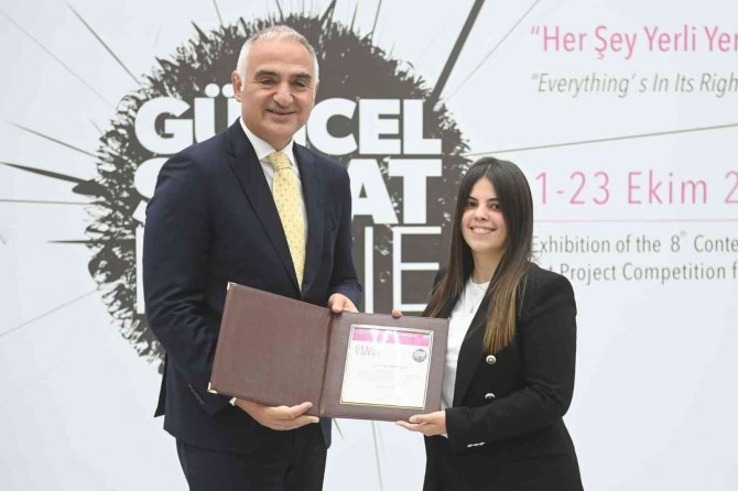 Bakan Ersoy, Opera Sanatçıları Murat Karahan İle Opolais’in Konserini İzledi