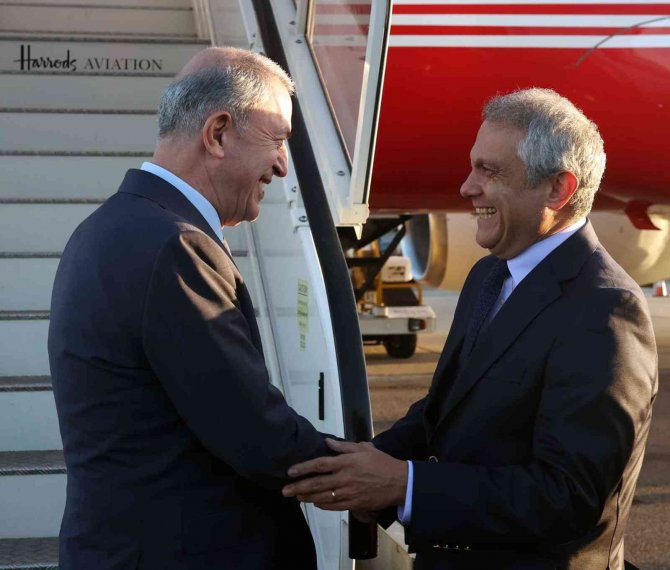 Milli Savunma Bakanı Akar, İ̇ngiltere’de