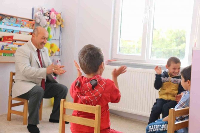 Müdür Başyiğit, Öğrencilere Bol Kitap Okumalarını Tavsiye Etti