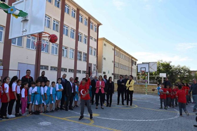İ̇lk Basketi Vali Becel Attı