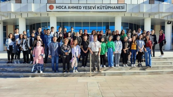 Nevü’de Hemşire Adaylarına Kütüphane Hizmetleri Tanıtıldı
