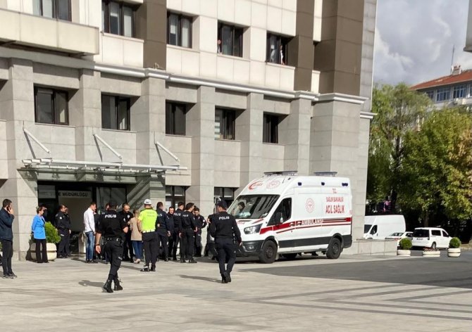 İ̇stanbul’da Görevli Polis Memuru Emniyet Yerleşkesinde İntihar Etti