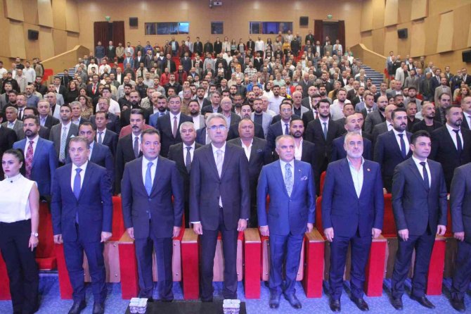 Özdemir’den Gövde Gösterisi