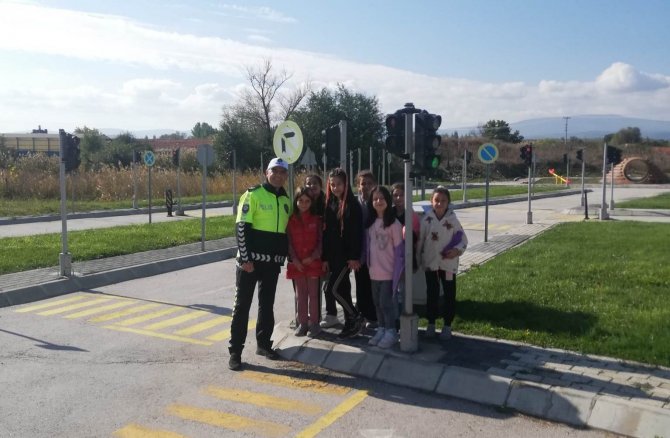 Tavşanlı’da 206 Öğrenciye Güvenli Trafik Kullanımı Eğitimi