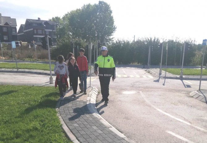 Tavşanlı’da 206 Öğrenciye Güvenli Trafik Kullanımı Eğitimi