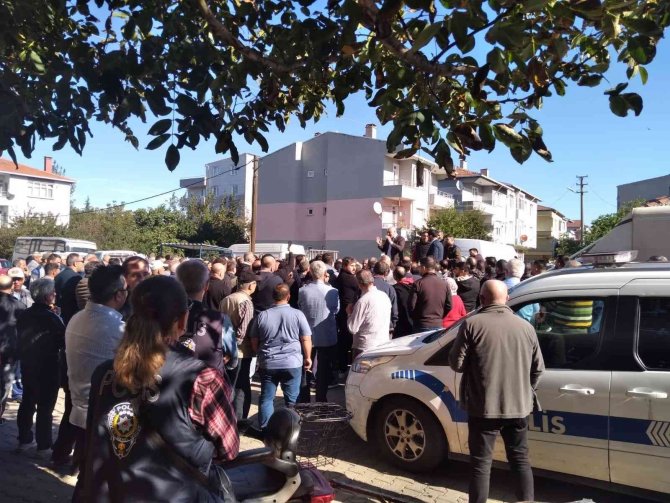Pazar Yerleri Değiştirilen Pazarcılar Belediyeyi Protesto Etti