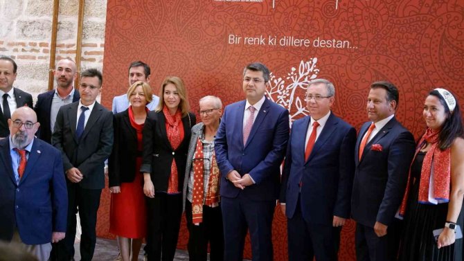 Padişah Fermanıyla Formülü Yasaklanan Efsane Renk, Yıllar Sonra Yeniden Hayat Buluyor