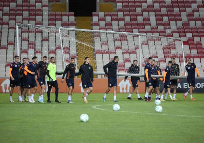 Ballkani, Son İdmanını Sivas 4 Eylül Stadyumu’nda Yaptı