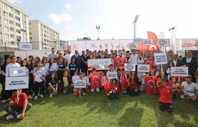 Van Büyükşehir Belediyesinden Amatör Spor Kulüplerine 2 Milyon Tl’lik Destek