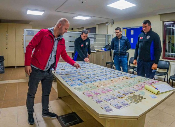 Yalova’da Dilencinin Üzerinden 12 Bin Lira Para Çıktı