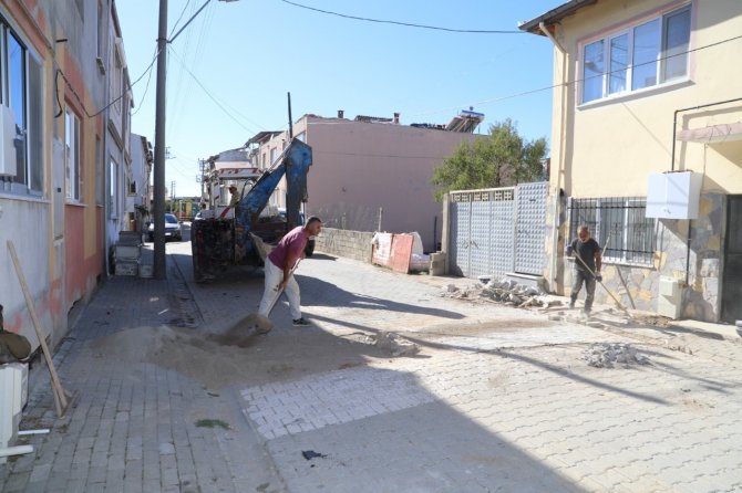 Burhaniye’de Yol Yapım Çalışmaları Aralıksız Devam Ediyor