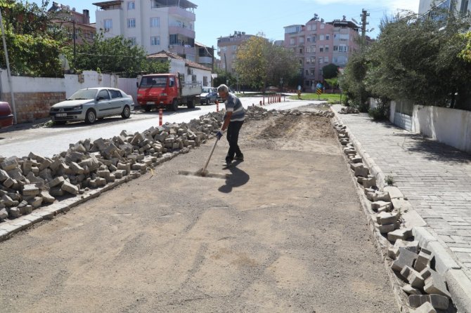 Burhaniye’de Yol Yapım Çalışmaları Aralıksız Devam Ediyor