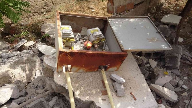 Doğal Gaz Patlaması Sonucu Yaralanan 4 Kişi Tedavi Altına Alındı