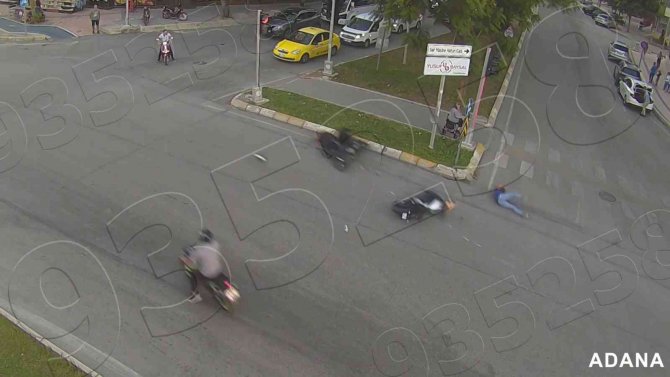 Motosiklet Ambulansa Çarptı