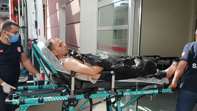 Ampulü Değiştirirken Akıma Kapılarak Yaralandı
