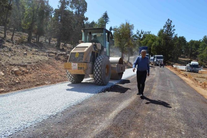 Kaş Sinneli Grup Yolu Asfaltlanıyor