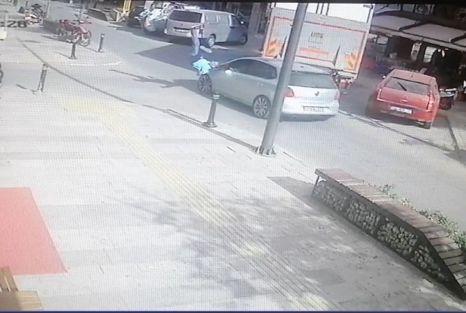 Dalgınlığının Bedelini Ağır Ödedi, Çarpan Otomobille Hastanelik Oldu