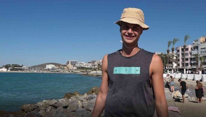 Avrupalı Öğrencilerden Kuşadası’nda Çevre Temizliği