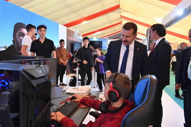 Balıkesir’in Gençlik Projeleri, Ankara’da Göz Doldurdu
