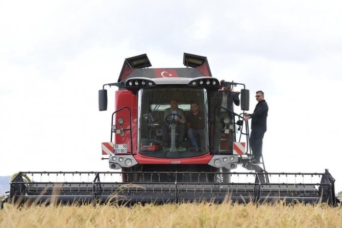 Balıkesir Valisi Şıldak Gönen’de Çeltik Hasadına Katıldı