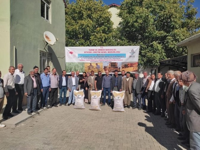 Bitlisli Çiftçilere Sertifikalı Buğday Tohumu