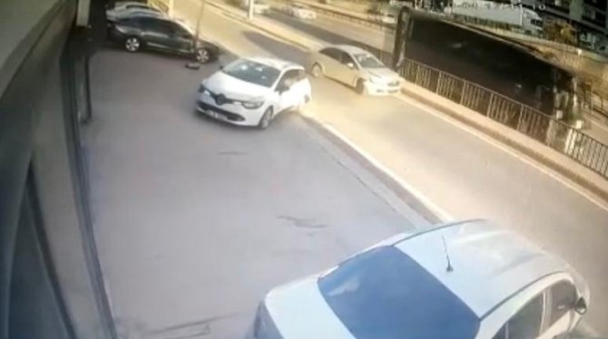 Çekmeköy’de İlginç Kaza Kamerada