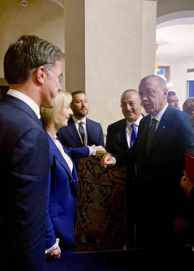 Cumhurbaşkanı Erdoğan, İ̇ngiltere Başbakanı Truss Ve Hollanda Başbakanı Rutte İle Sohbet Etti