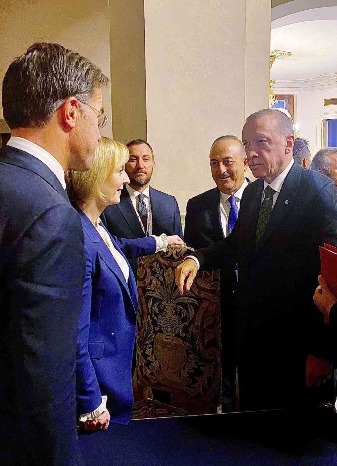 Cumhurbaşkanı Erdoğan, İ̇ngiltere Başbakanı Truss Ve Hollanda Başbakanı Rutte İle Sohbet Etti