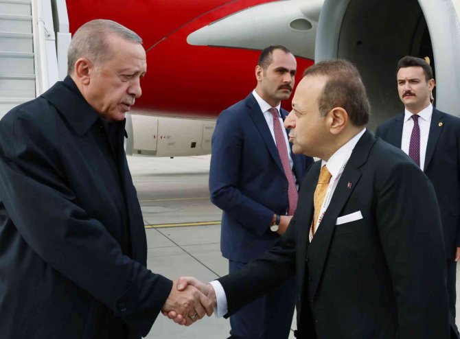 Cumhurbaşkanı Erdoğan’a Prag’da Sevgi Seli