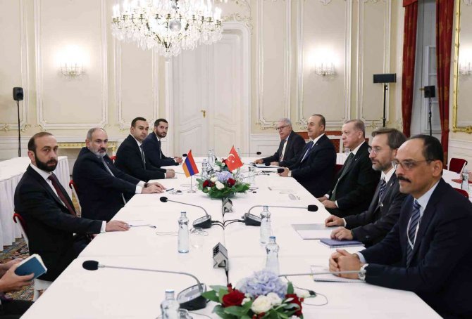 Cumhurbaşkanı Erdoğan, Ermenistan Başbakanı Paşinyan İle Bir Araya Geldi