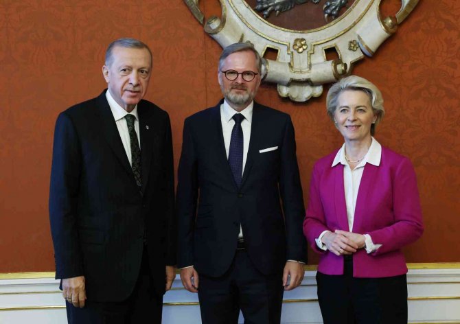 Cumhurbaşkanı Erdoğan, Ab Komisyonu Başkanı Leyen Ve Çekya Başbakanı Fiala İle Görüştü