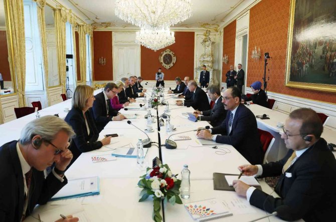 Cumhurbaşkanı Erdoğan, Ab Komisyonu Başkanı Leyen Ve Çekya Başbakanı Fiala İle Görüştü