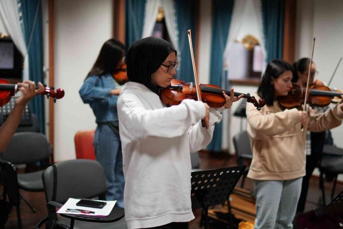 Darıca Belediyesi Geleceğin Sanatçılarını Yetiştiriyor