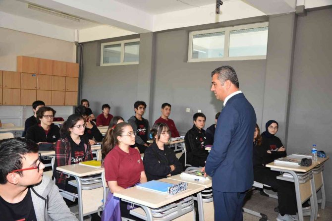 İ̇l Milli Eğitim Müdürü Ekici Öğrencilerle Buluştu
