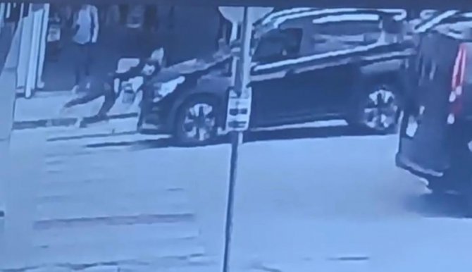 Yaya Geçidini Kullanan Kadına Cip Çarptı