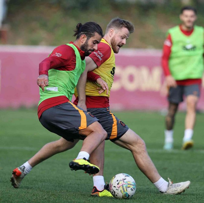 Galatasaray Günü Çift Antrenmanla Tamamladı
