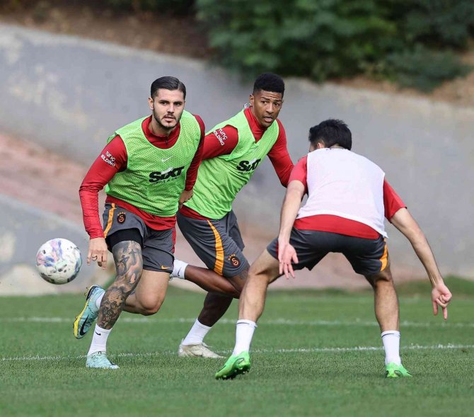 Galatasaray Günü Çift Antrenmanla Tamamladı