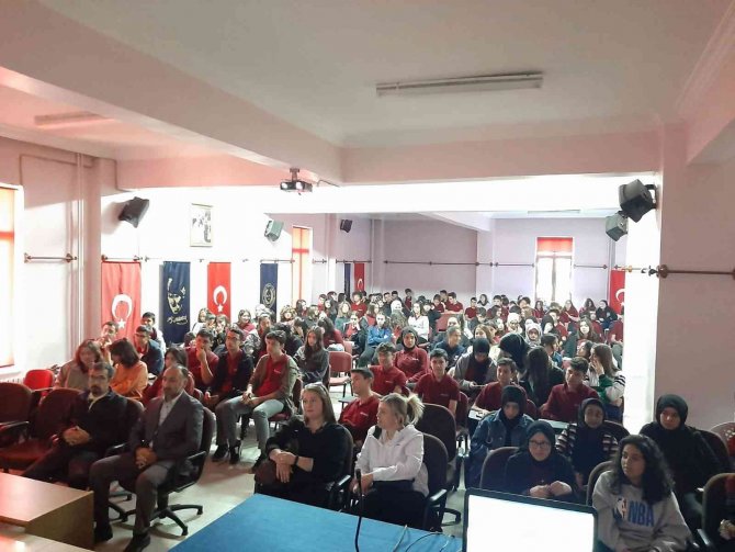 Gediz’de Öğrencilere “Peygamberimiz, Cami Ve İrşat" Konulu Konferans Düzenlendi