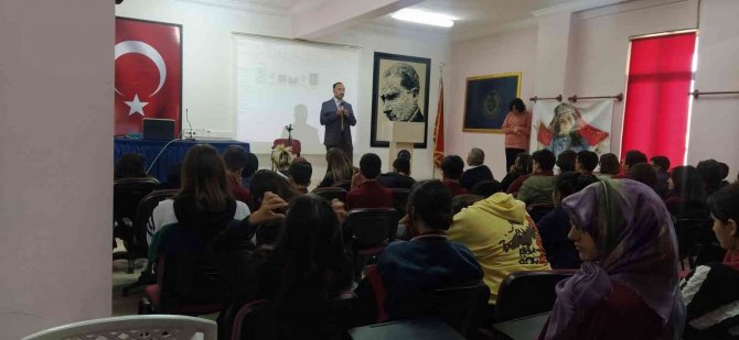 Gediz’de Öğrencilere “Peygamberimiz, Cami Ve İrşat" Konulu Konferans Düzenlendi